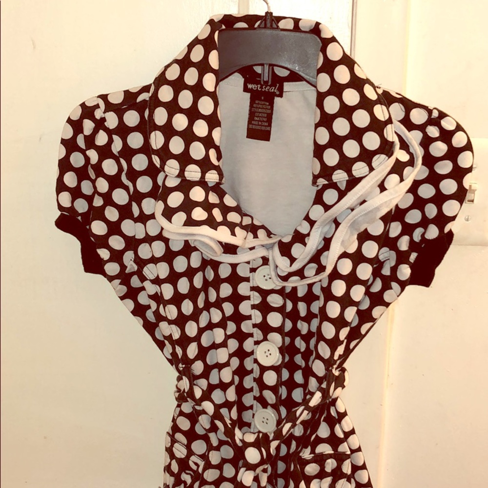 Polka dot ruffled collar shirt